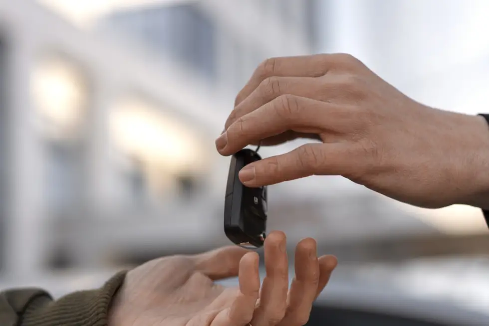 Wat te doen als je autosleutel in de auto zit