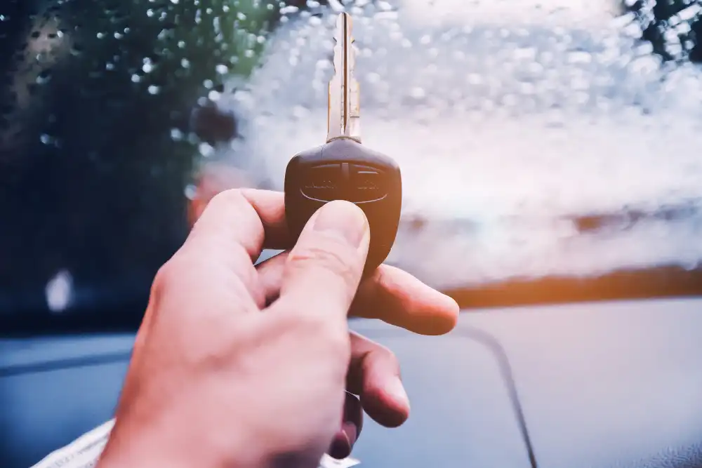 Een autosleutel voor een vochtige auto